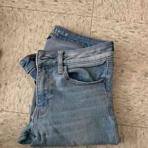 American Eagle light colored jeans